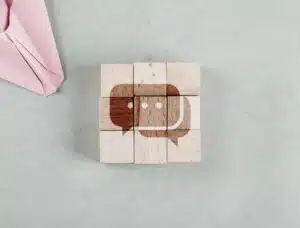Cubes en bois dialogue