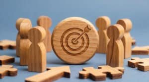 Bonhommes en bois objectif