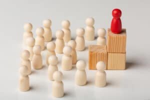 bonhommes en bois direction