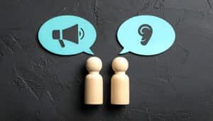 bonhommes en bois communication
