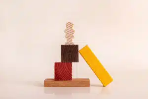 Cube bois équilibre