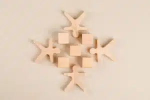 Bonhommes bois cubes